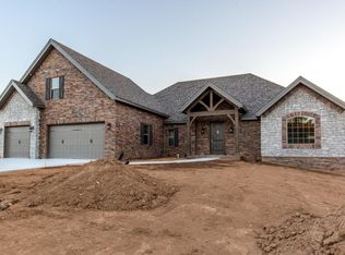 8318 Rolling Hills Dr, Nixa, MO 65714