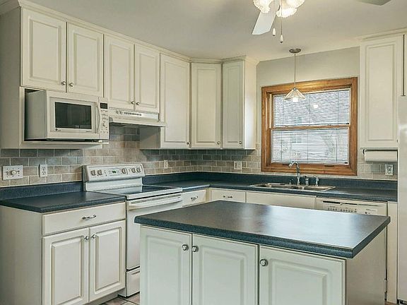 3rd image of 1227 Miremont Dr