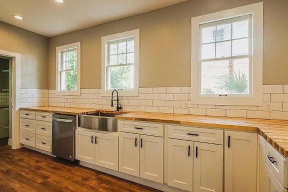 Kitchen sink area