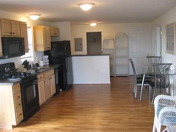 4th image of 288 N End Blvd #2