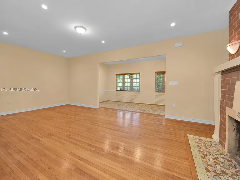 46 Montilla Ave #46 — Photo 38