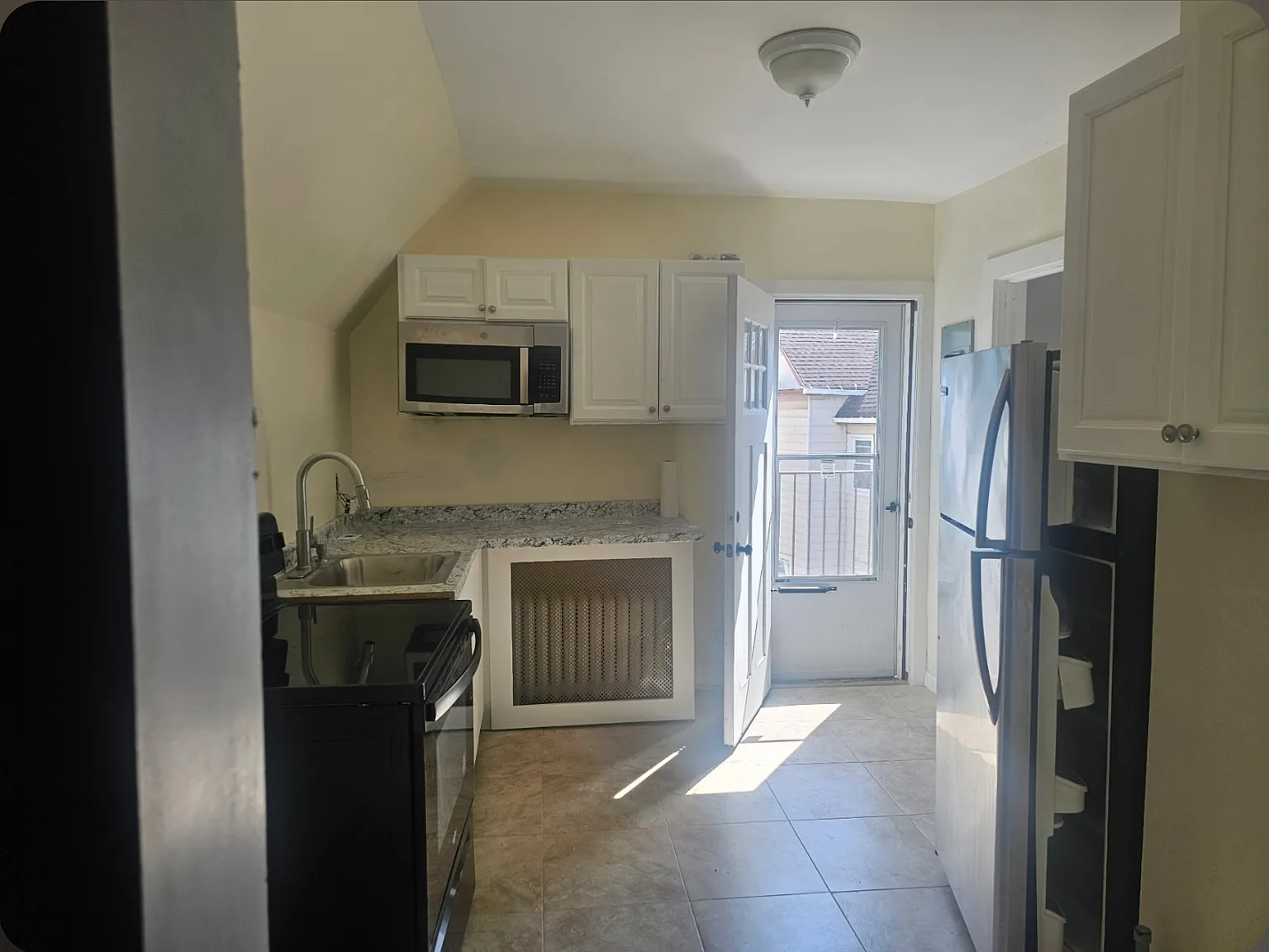 1 bed, 650 sqft, $2,300 — Photo 4