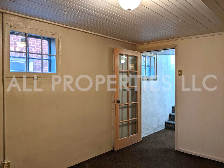 557 S Race St — Photo 30