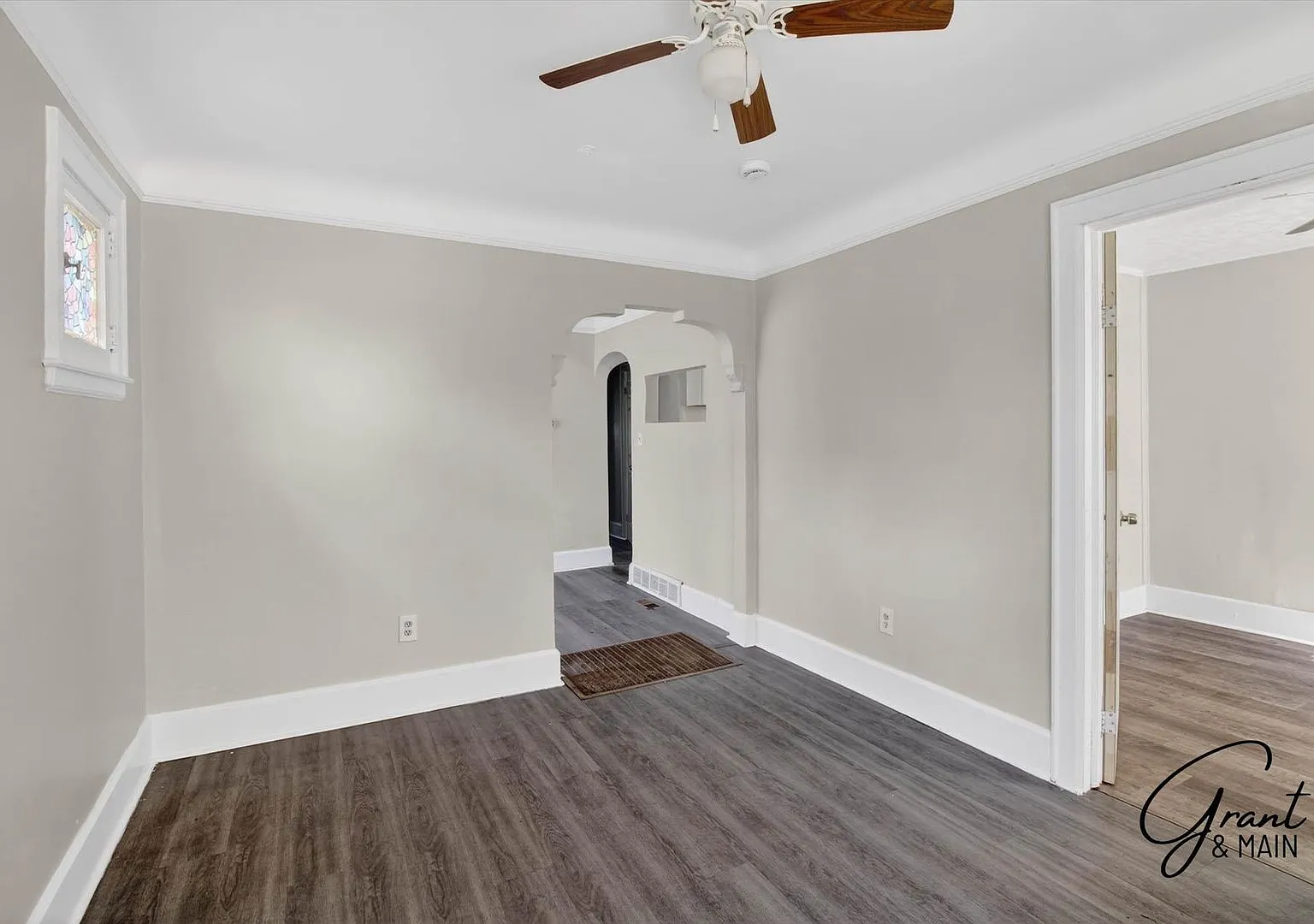 $1250 3 bedroom bungalow — Photo 3