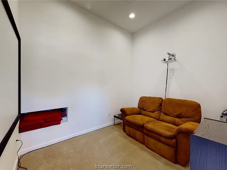 217 N Houston Ave — Photo 10