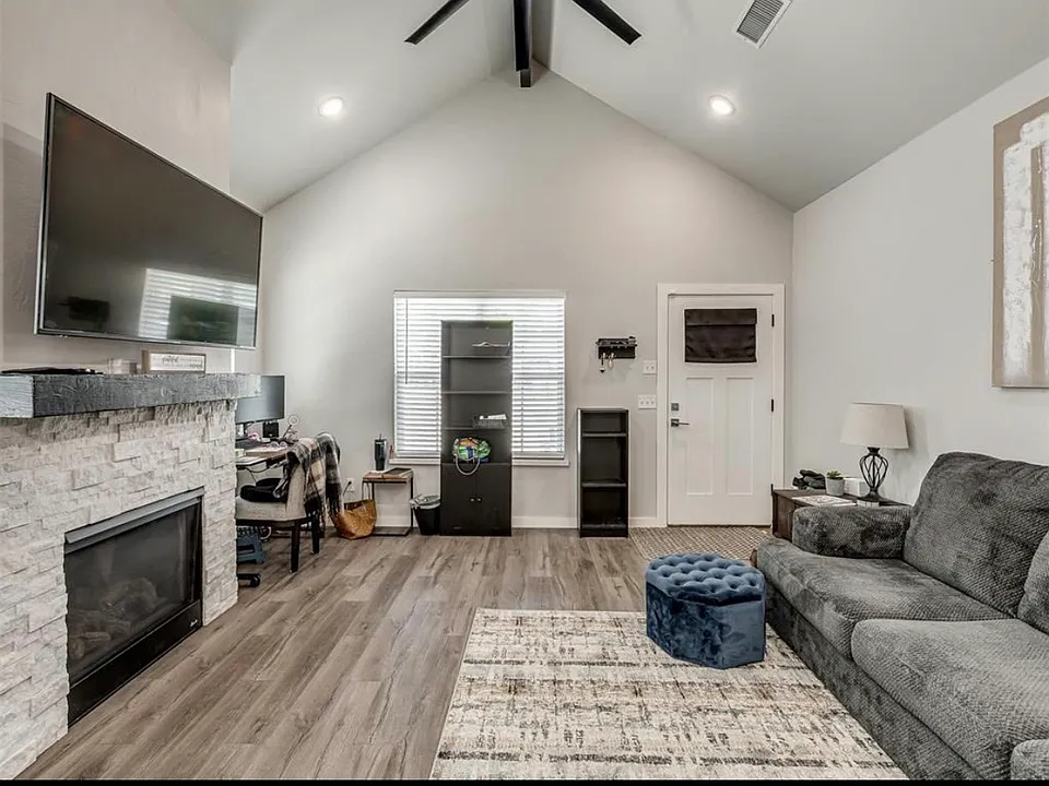 2220 NW 13th St