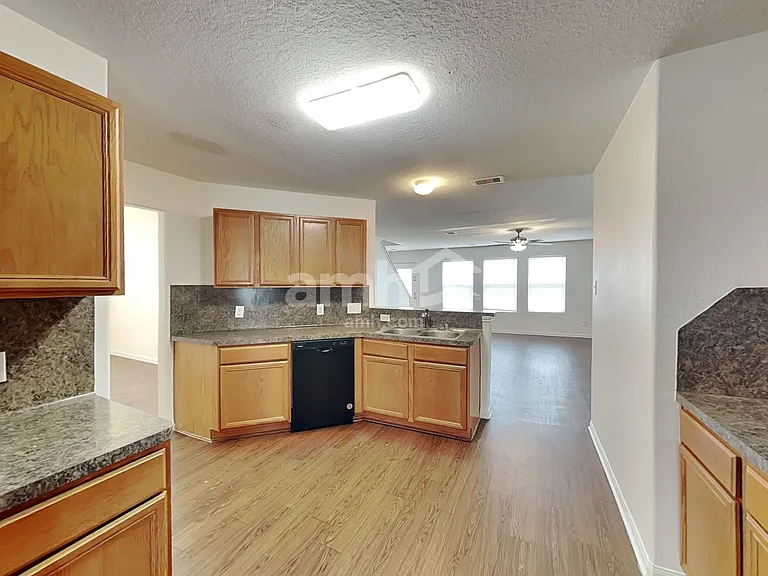 3631 Barkers Crossing Ave — Photo 4