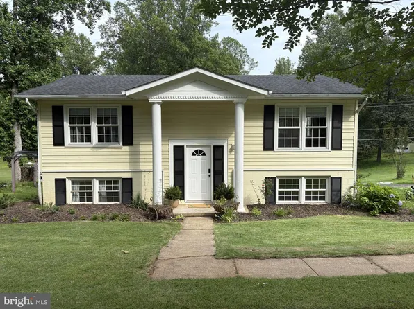 665 Holly Corner Rd, Fredericksburg, VA 22406
