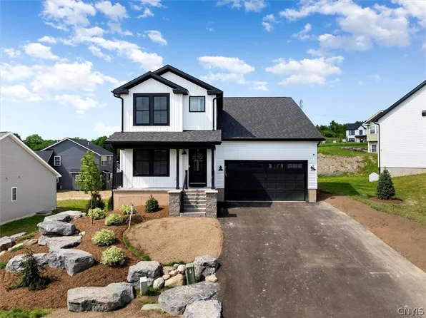 3753 Malibu Hills Dr, Syracuse, NY 13209