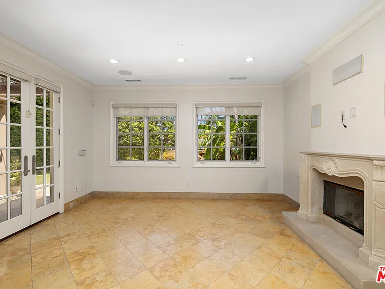 314 N Palm Dr — Photo 35