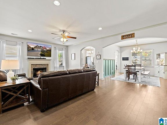 4th image of 180 Sweetwater Way