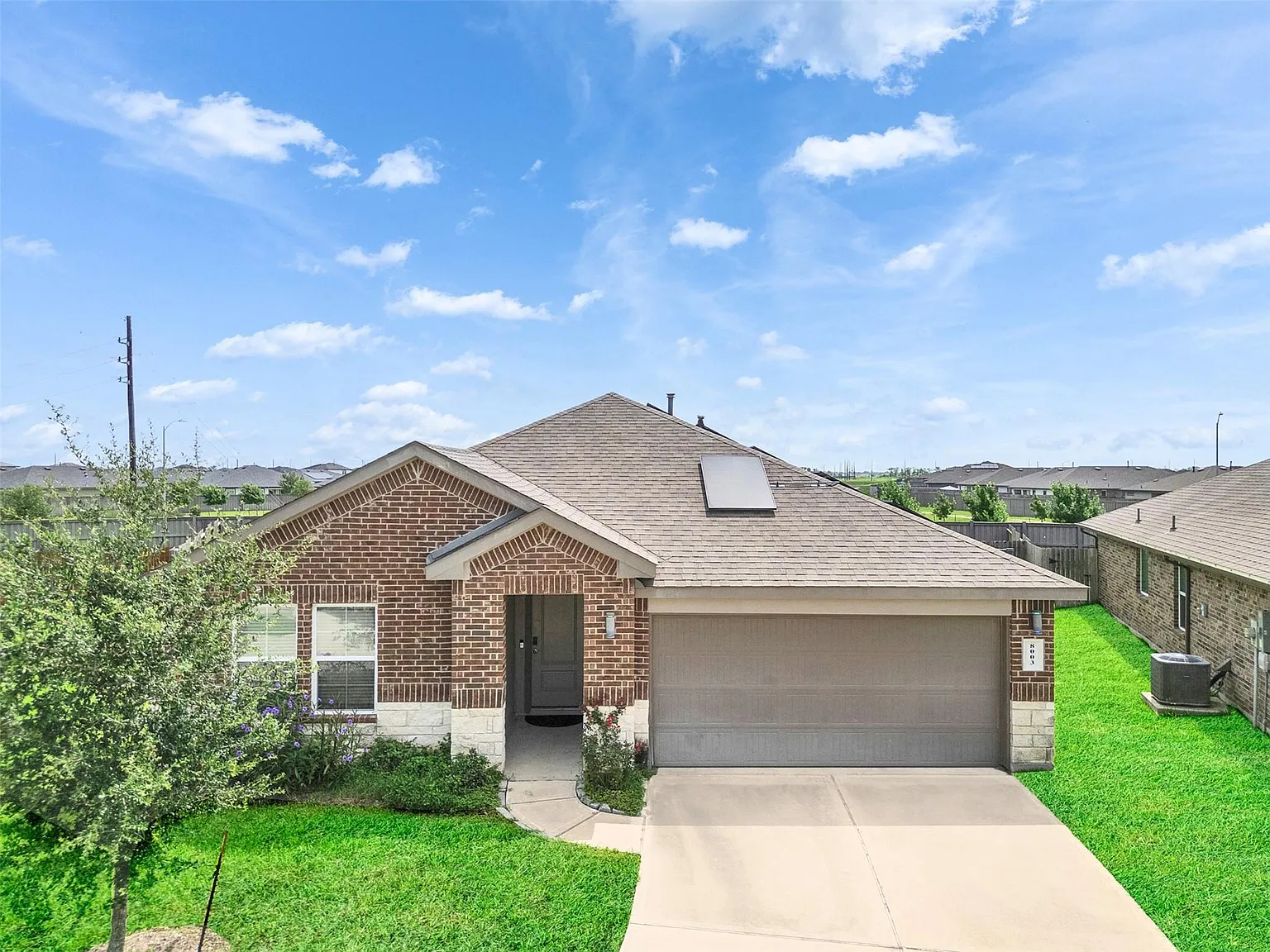 4 bed, 2.0 bath, 1900 sqft, $2,090 — Photo 3