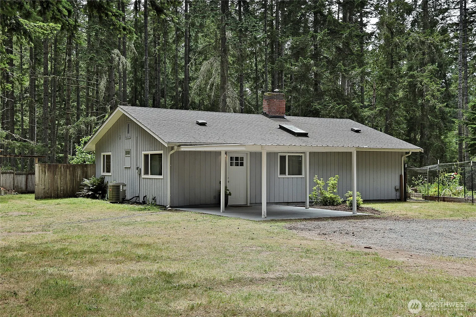4907 Pinewood Circle photo 1