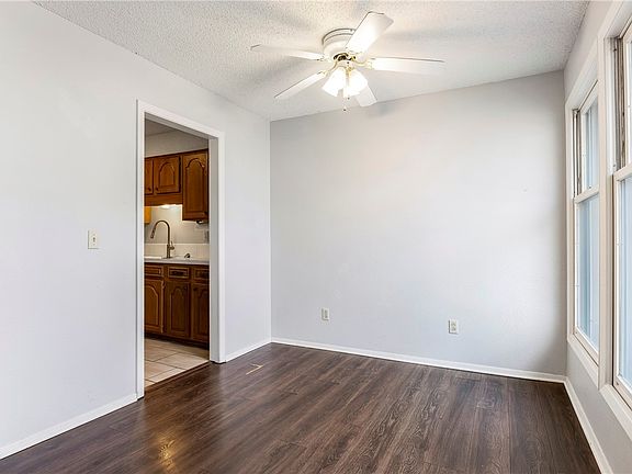 4th image of 18 Dogwood Dr