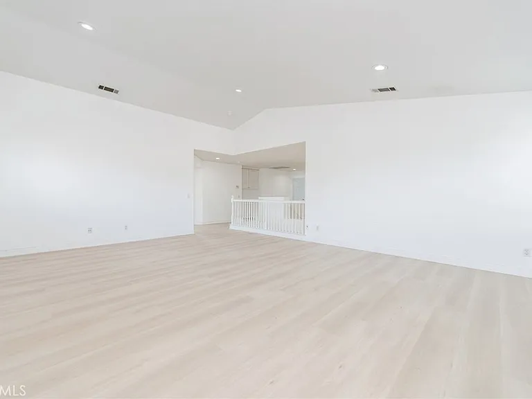 6915 Cedar Creek Rd — Photo 37
