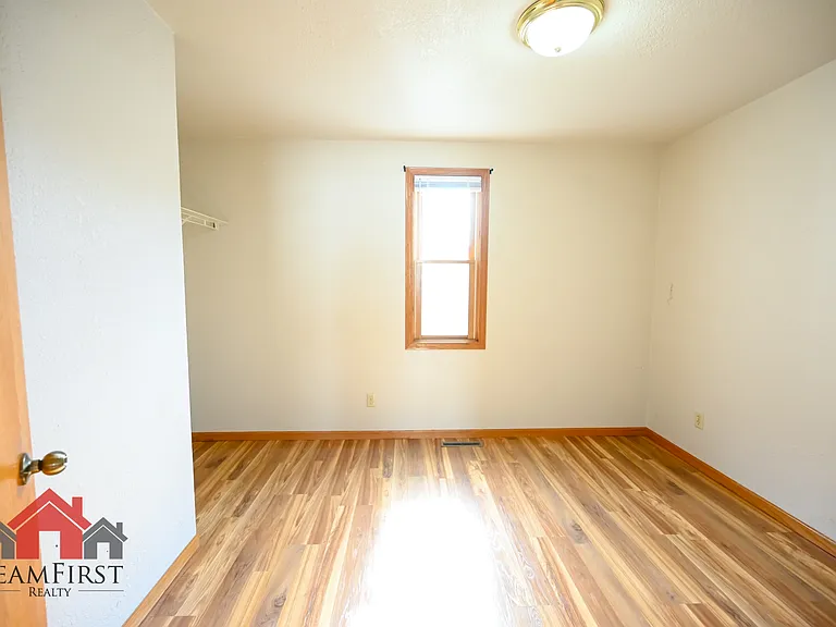 608 Central St — Photo 11