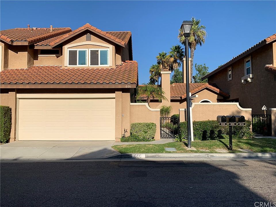 1st image of 606 S Iron Horse Ln