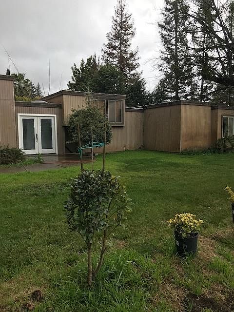 1st image of 1122 Briar Ln