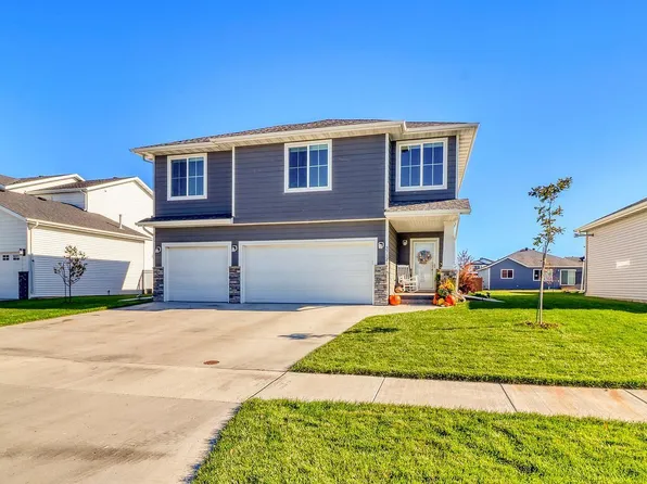 3712 49th St S, Fargo, ND 58104