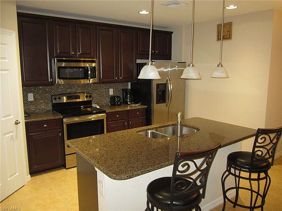 3rd image of 23500 Alamanda Dr Unit 101