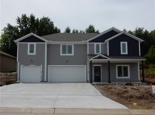 613 SE 21st St, Oak Grove, MO 64075