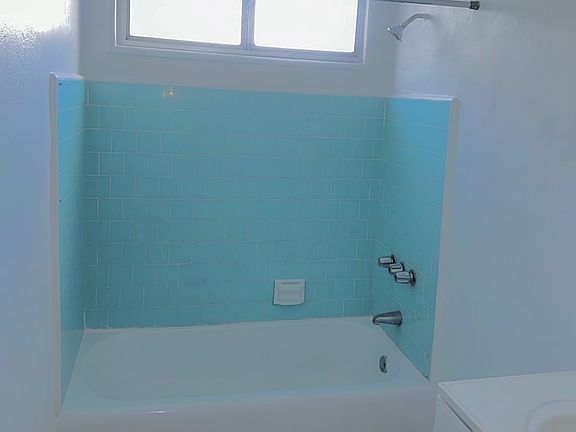 4th image of 8700 Parthenia Pl #4