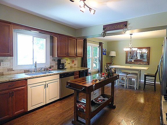 3rd image of 9829 Ponderosa Dr