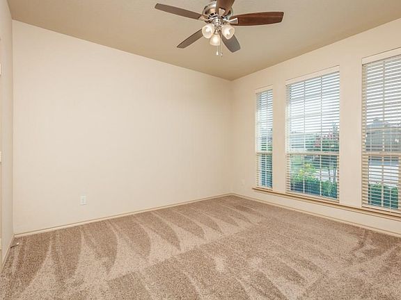5th image of 2937 Maple Creek Dr