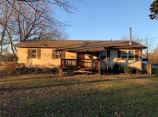 1660 E 3rd St, Gentry, AR 72734