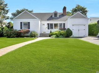 219 Euston Rd, Garden City, NY 11530