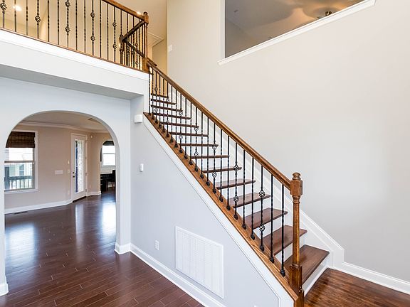 4th image of 1128 Stockwell Dr
