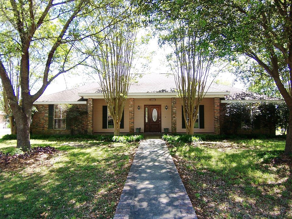 1st image of 1300 Holly Hill Cres W