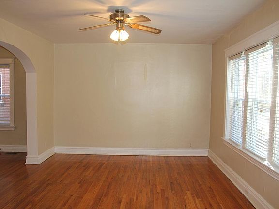 3rd image of 1014 Commodore Dr Floor 1