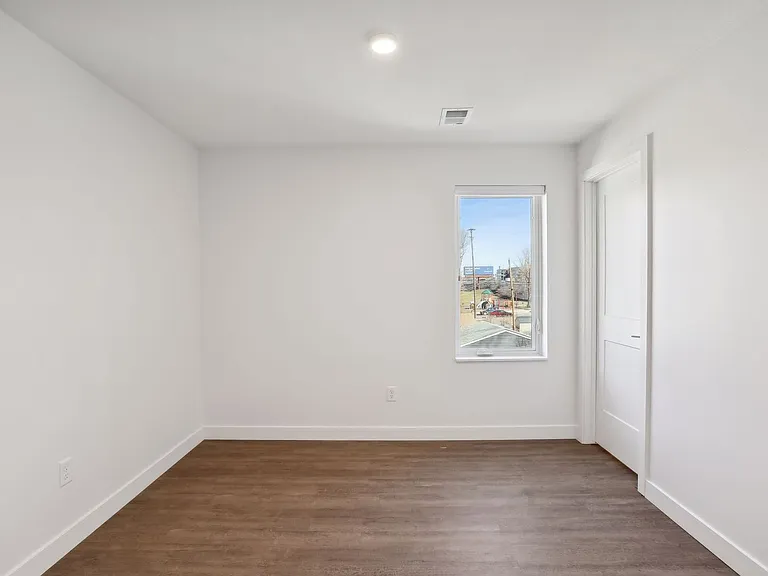 Solstice Apartments — Photo 21