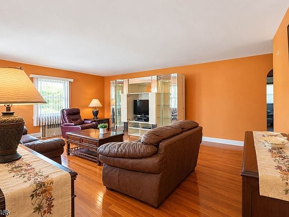 3rd image of 154 Locust Ave