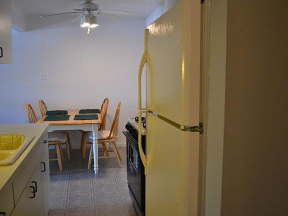 4th image of 100 Willow Ln APT 208