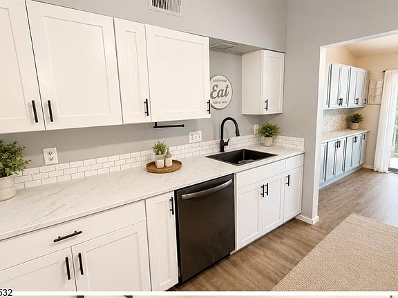 4th image of 46 Duck Hawk Ct