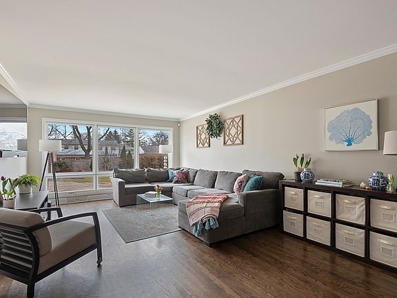 2nd image of 2616 Wilmette Ave