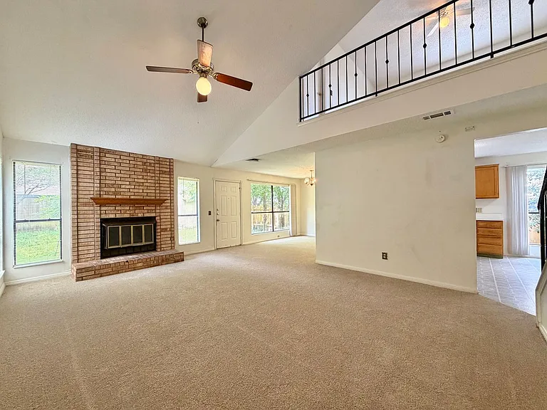 2110 Warfield Way — Photo 5