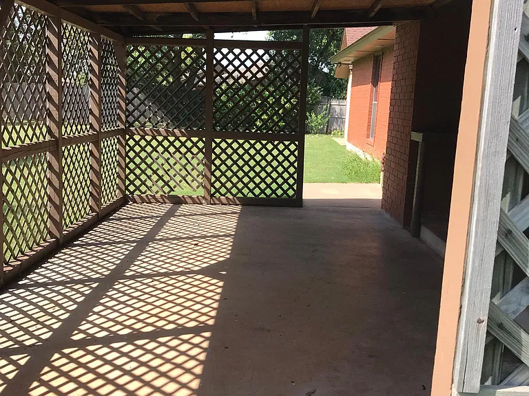 3300 Homestead Ct — Photo 2