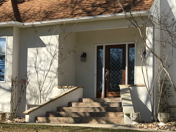 Stucco w Slate knee wall