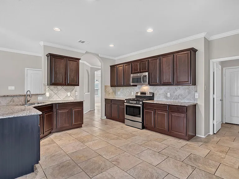 4601 Chestnut Meadows Bnd — Photo 8
