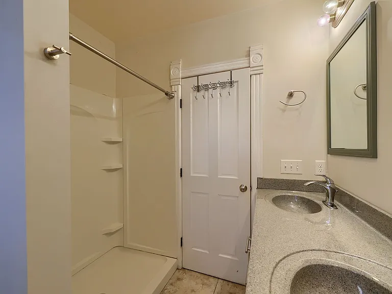 1120 Green Street — Photo 10