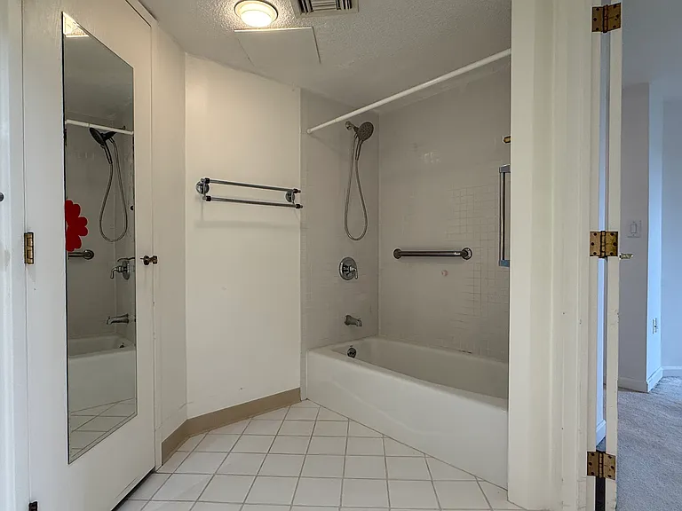 198 Burkhall St #505 — Photo 8
