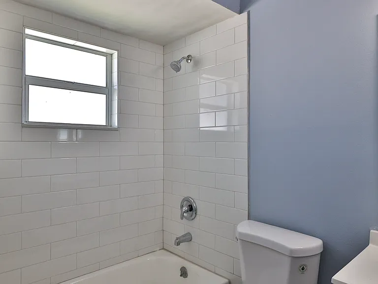 1404 Dexter Dr N — Photo 13