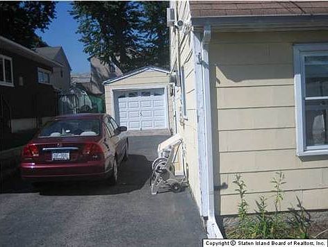 4th image of 449 Lynn St
