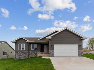 425 Galileo Dr, Riverside, IA 52327