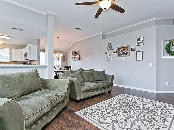 5th image of 1027 Hall Dr
