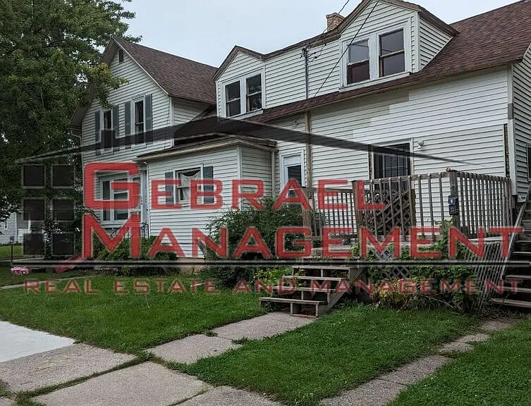 920 Ames St — Photo 1