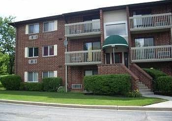 1st image of 960 Lakeside Dr #1D